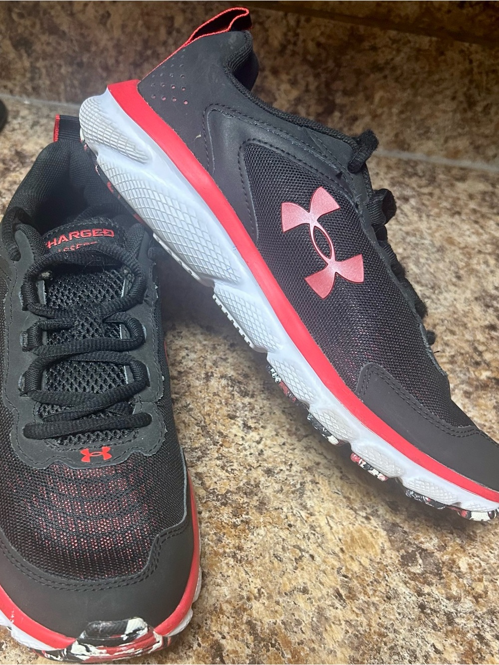 EUC men’s Under Armour Charged Black & Red Athletic Sneakers